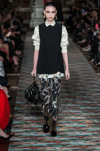 Look 12
